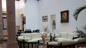 Living area - EasyRoom Centro Histórico (Morelia)