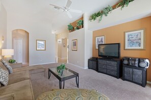 House, 4 Bedrooms (3 Bathrooms) | Living area
