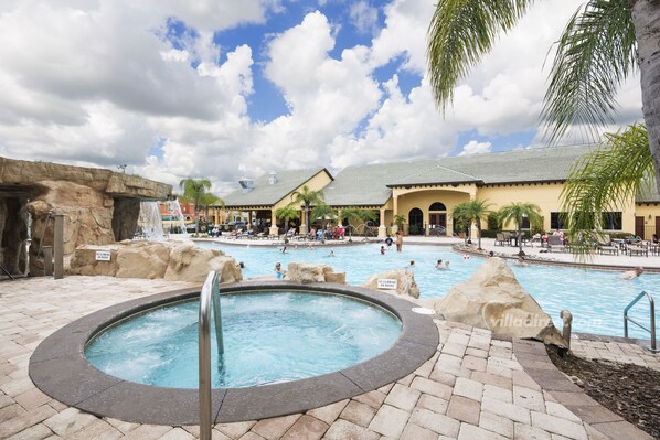 Outdoor spa tub - Disney Station by VillaDirect (Kissimmee)