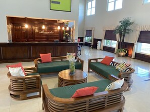 Lobby - The Alexander Suites #101 - Queen Suite (West End)