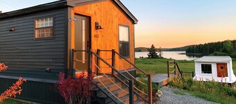 Nydelig utsikt over havet, fotturer og hummerbåtloungen