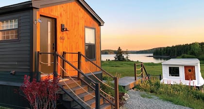 Lovely ocean views, hiking & lobster boat lounge