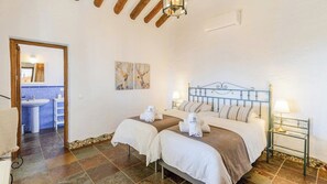 3 عدّة غرف نوم وسرير سفر وواي فاي