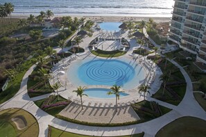 Outdoor pool, pool umbrellas, pool loungers - Delcanto Residences by LaTour (Nuevo Nayarit)