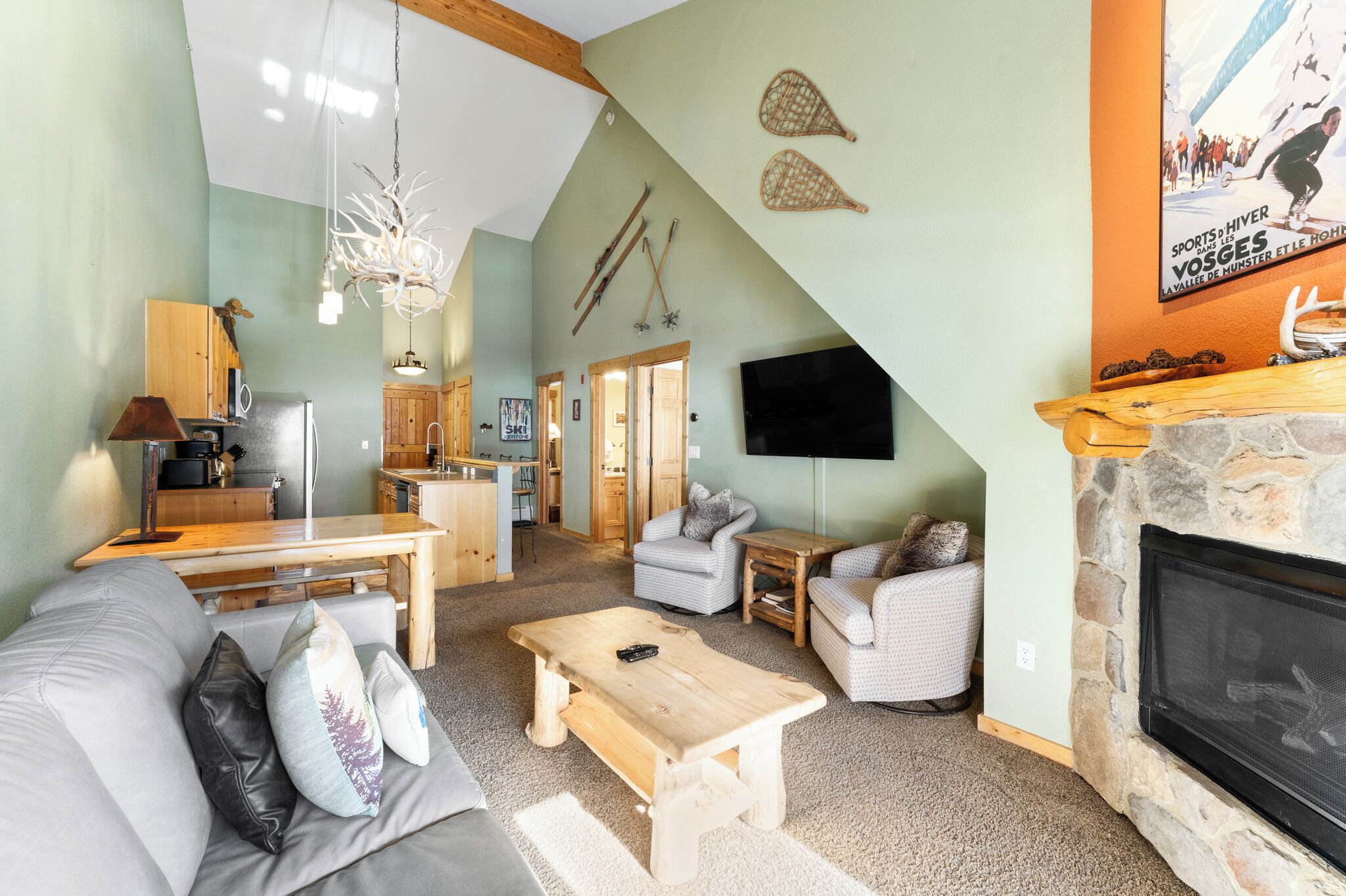 TV, fireplace, DVD player