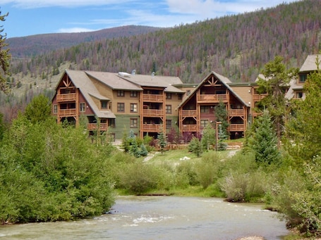 Exterior. Short Walk to Lifts/Base Area from this Condo, Mountain Views from Balcony