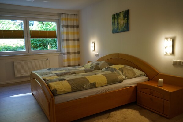 3 bedrooms, travel crib, free WiFi, bed sheets