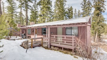 Cabin 16, 4 Bedrooms 2 Baths, Non Smoking | 1 bedroom, bed sheets