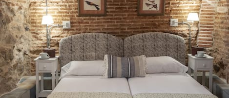 2 bedrooms, iron/ironing board, Internet