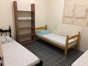 Dormitorio compartido estándar | Wifi gratis y ropa de cama