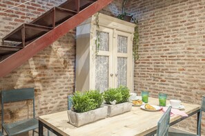 Dining - Cosy Apartment in the heart of Barrio d las Letras (Madrid)
