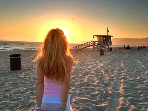 Beach - Gorgeous Gated Home with pool in exclusive neighborhood  (Toluca Lake)