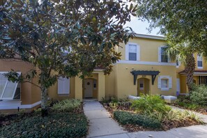 Townhome, 3 Bedrooms (2.5 Bathrooms)