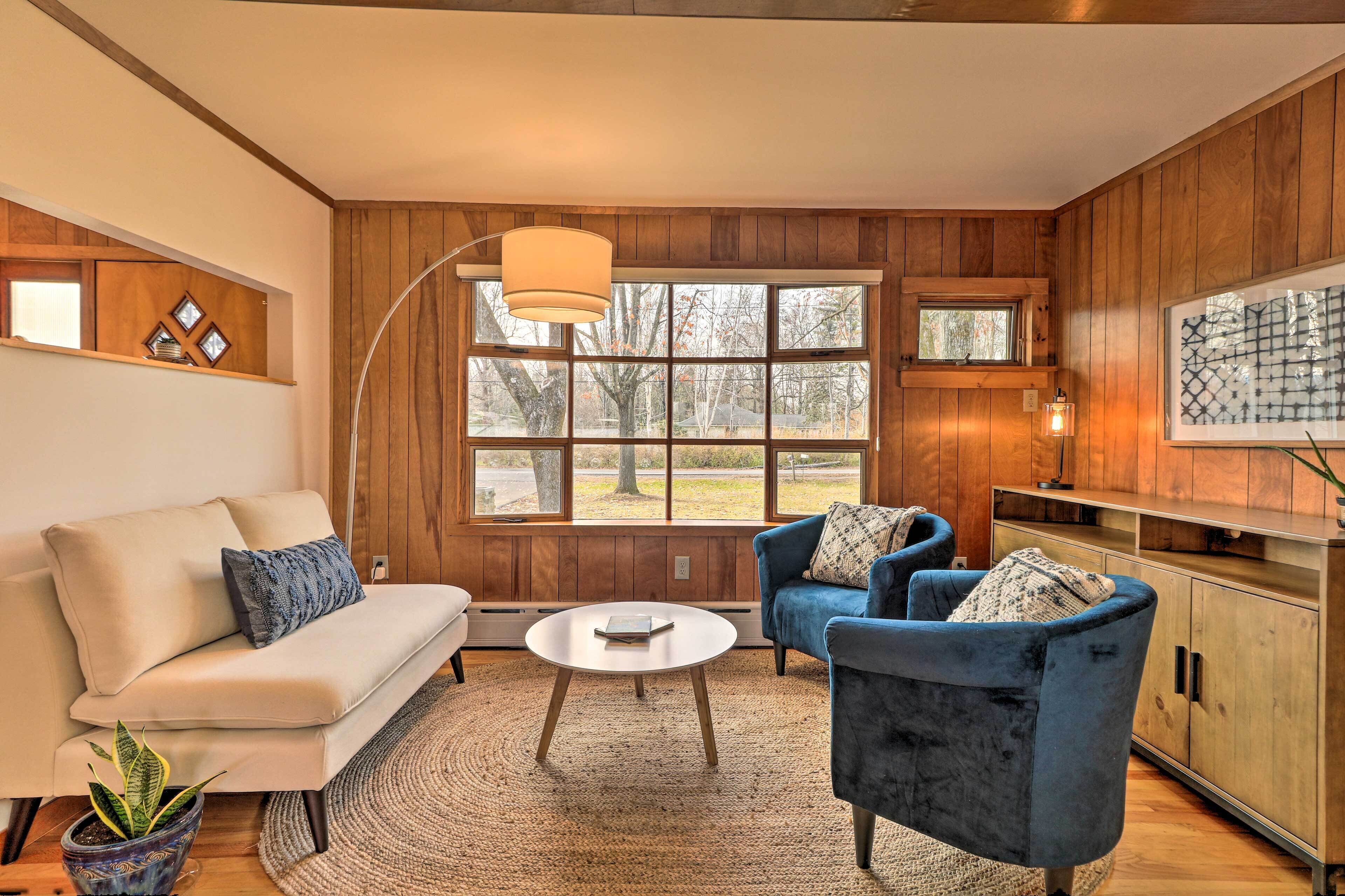 Mid-Century Hudson Valley Home: 2 ½ Private Acres