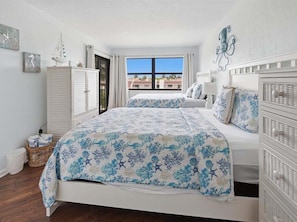 1 bedroom, iron/ironing board, free WiFi, bed sheets - Waterfront 1BR condo in Marco Island with pool, WiFi, and marina access. (Marco Island)
