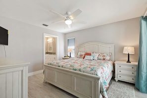 3 bedrooms, iron/ironing board, free WiFi, bed sheets - Waterfront 3BR Marco Island home with heated pool and Wi-Fi. (Marco Island)