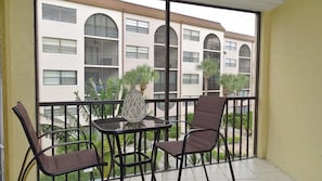 Outdoor dining - 1BR Marco Island condo with pool, marina, WiFi and heated pool. (Marco Island)