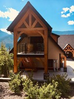 Selkirk Mountain View Master Suite | Street view
