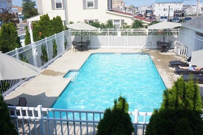2 bedrooms with shared pool. apt2