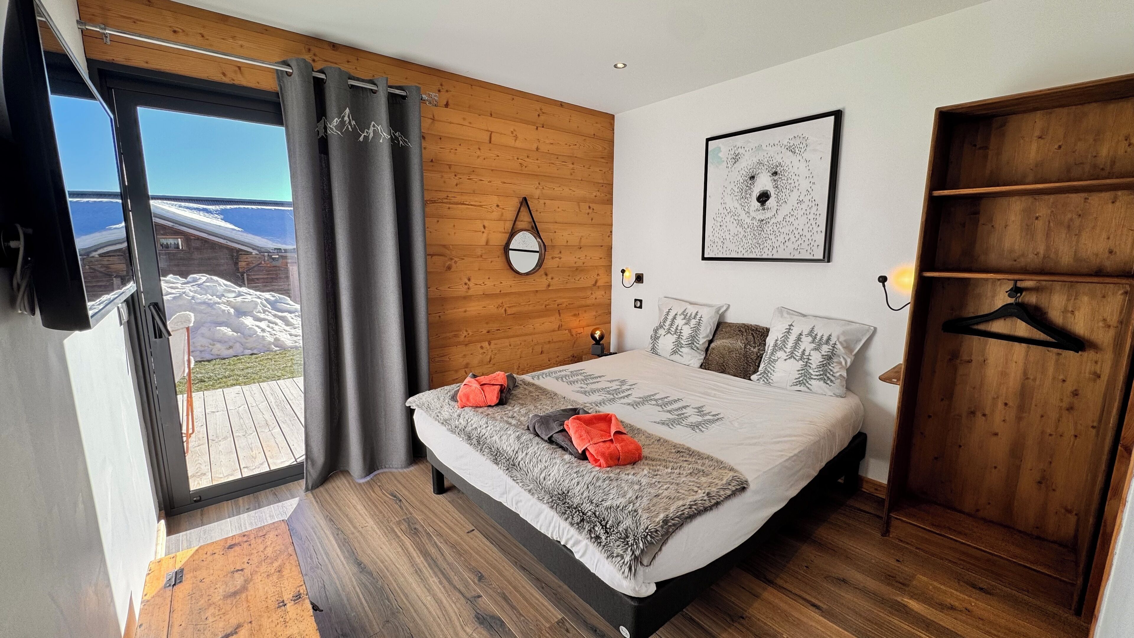 5 bedrooms, iron/ironing board, travel crib, free WiFi