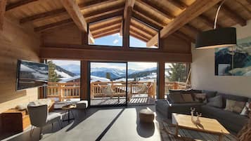 Smart-tv en een open haard