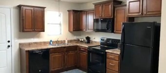 NEW Sleek, Contemporary Home Near Med School