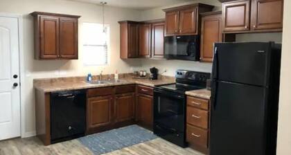 NEW Sleek, Contemporary Home Near Med School
