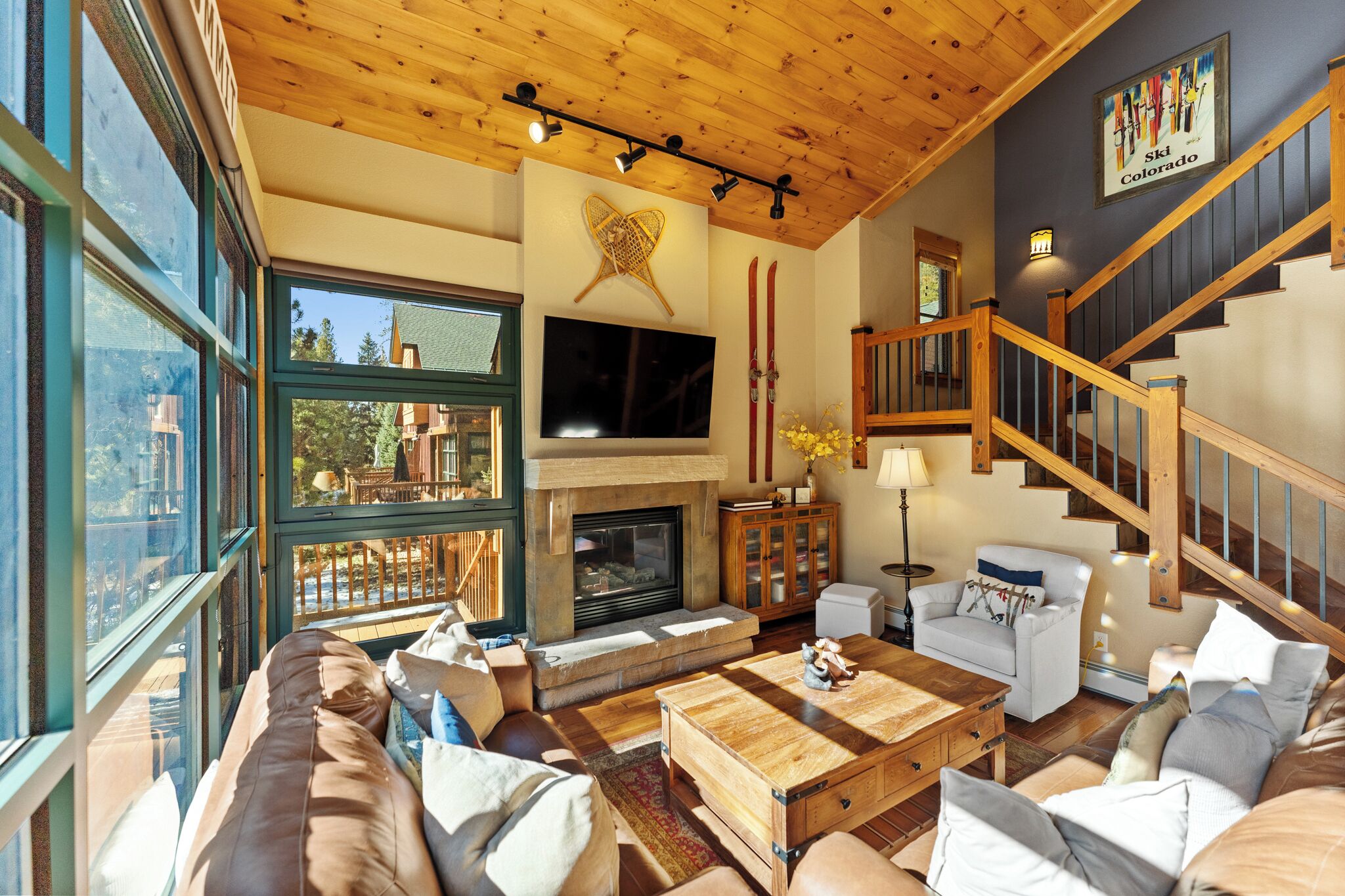 Flat-screen TV, fireplace