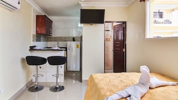 1 slaapkamer, een strijkplank/strijkijzer, gratis wifi, beddengoed