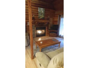 Interior - Riverfront, pet friendly ! Log cabin with 2 bedrooms and loft! (Luray)