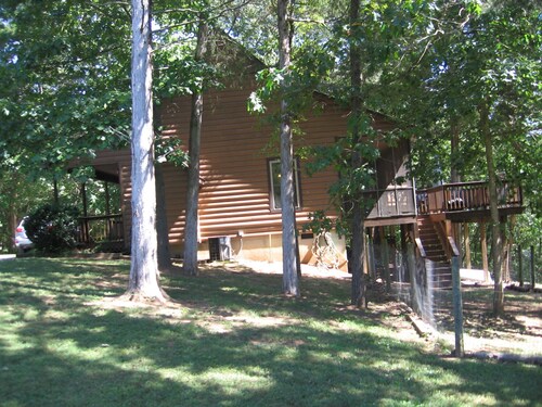 Riverfront, pet friendly ! Log cabin with 2 bedrooms and loft!