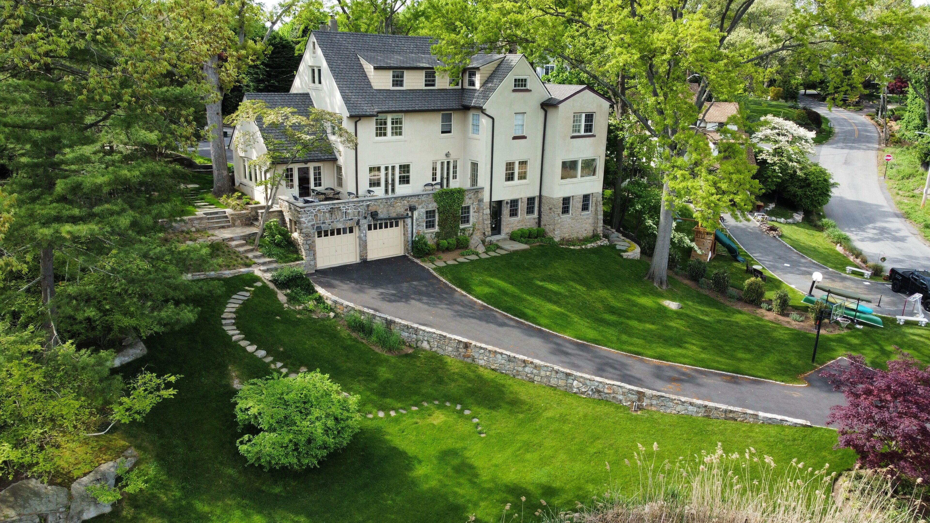 المنشأة من الخارج