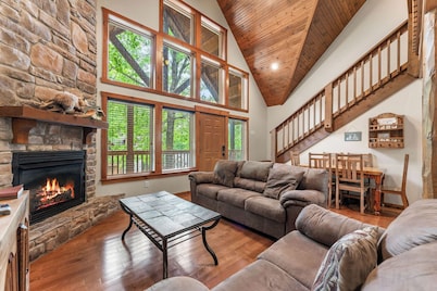 Close to SCD, Both Indoor & Outdoot pools, Possum Tracks Lodge 4BR/4BA Lodge