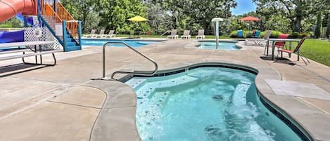 Sisäuima-allas, ulkouima-allas