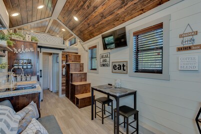 Newly Built Tiny House Near College Station and Round Top Area