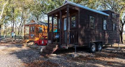 Newly Built Tiny House Near College Station and Round Top Area