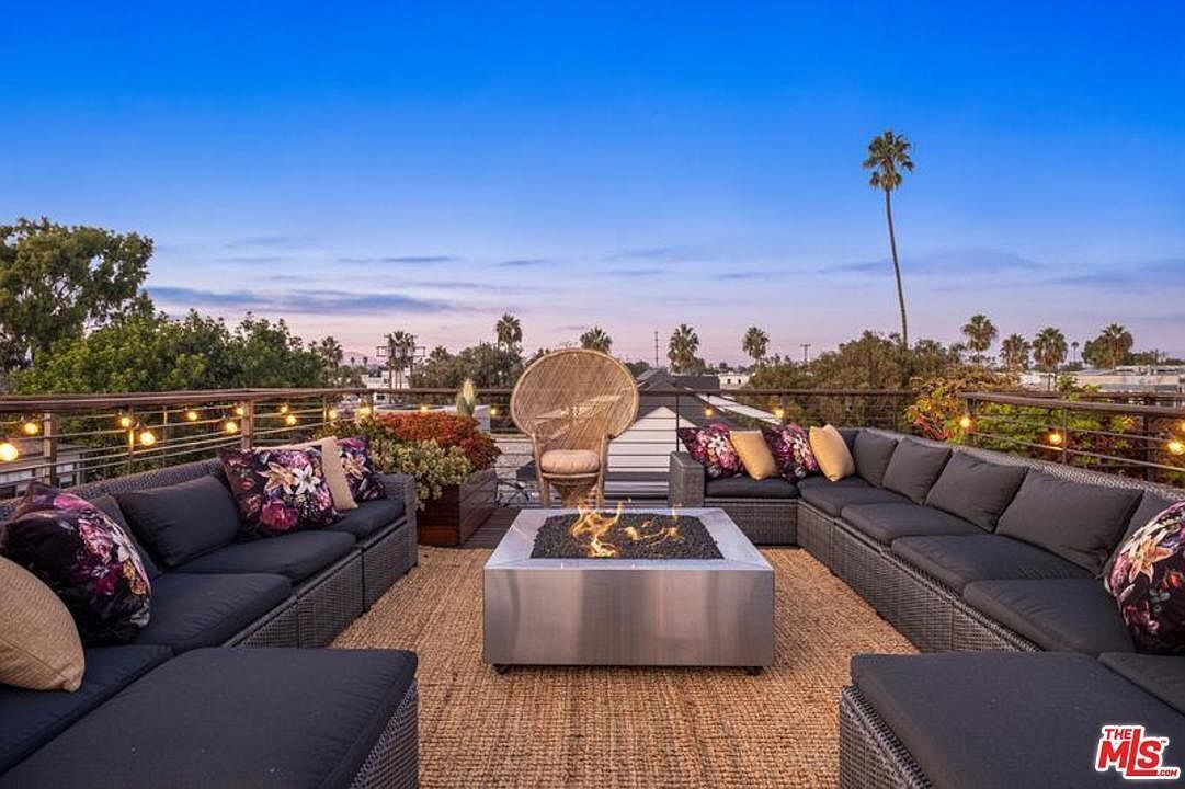 Quiet Architectural Compound, Lots of Outdoor Space, Walk to Bars & Restaurants