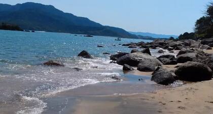 Ilhabela house with beautiful sea view, 200 meters from the sand