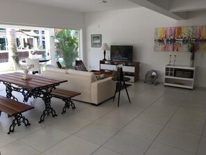 Interior - Beira Mar House in Angra dos Reis - Close to commerce in secure condominium (Angra dos Reis)