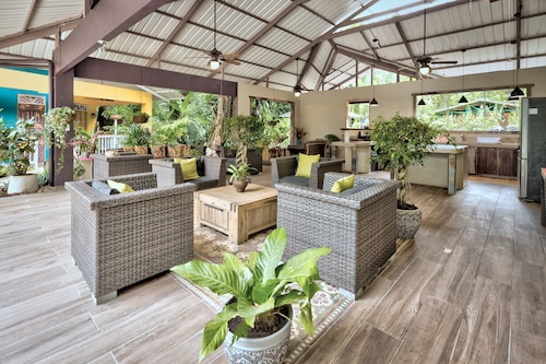 Beachfront villa with pool. Hosts big families, groups or small retreats.