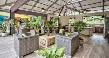 NEU! Strandvilla mit Pool. Bewirtet große Familien, Gruppen oder kleine Exerzitien.