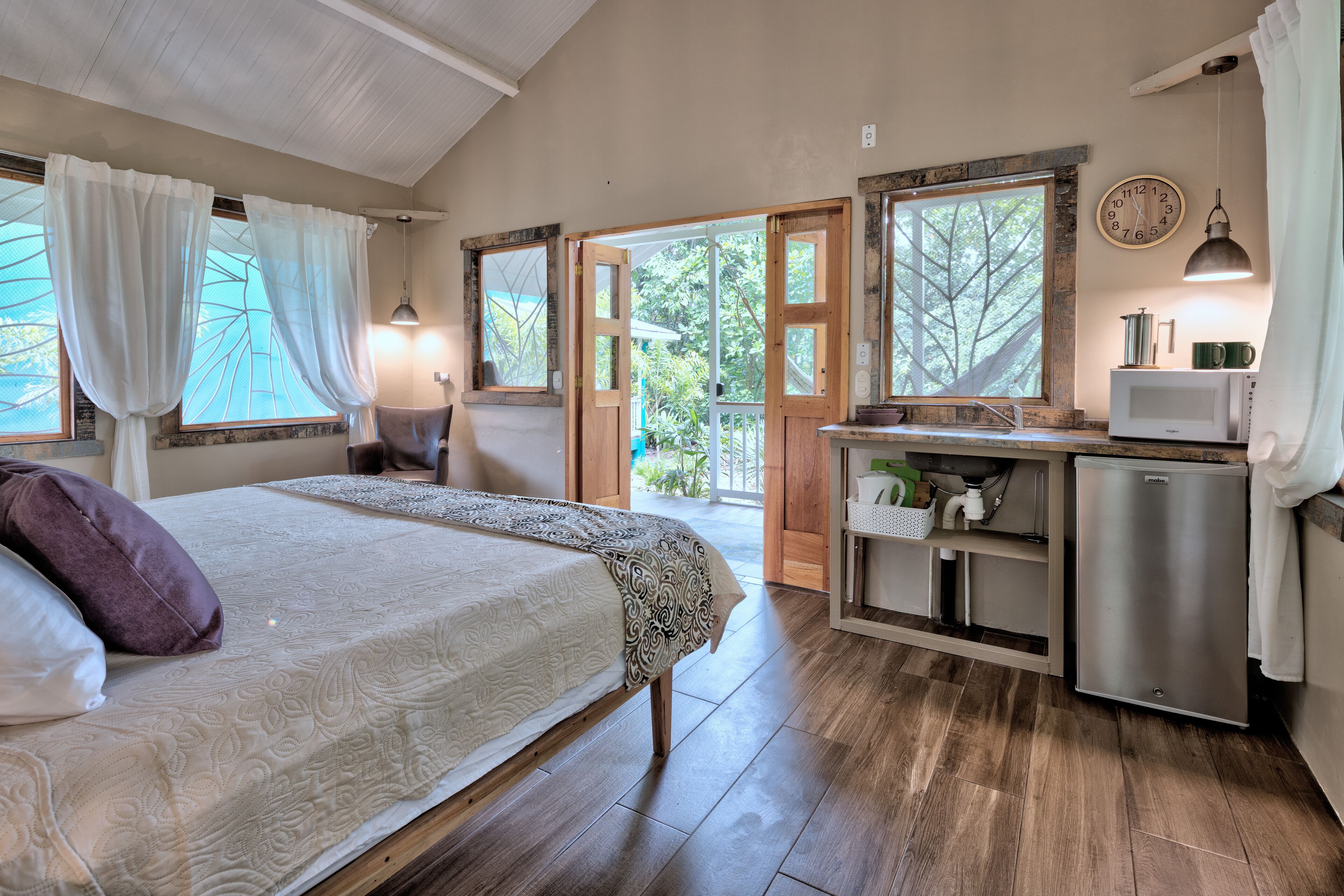 4 bedrooms, free WiFi, bed sheets, wheelchair access