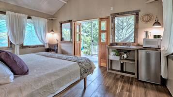 4 bedrooms, free WiFi, bed sheets, wheelchair access