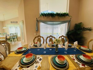Dining - Bradley Villa Private pool/fenced back/ Free wifi/ 3 miles to Disney (kissimmee)