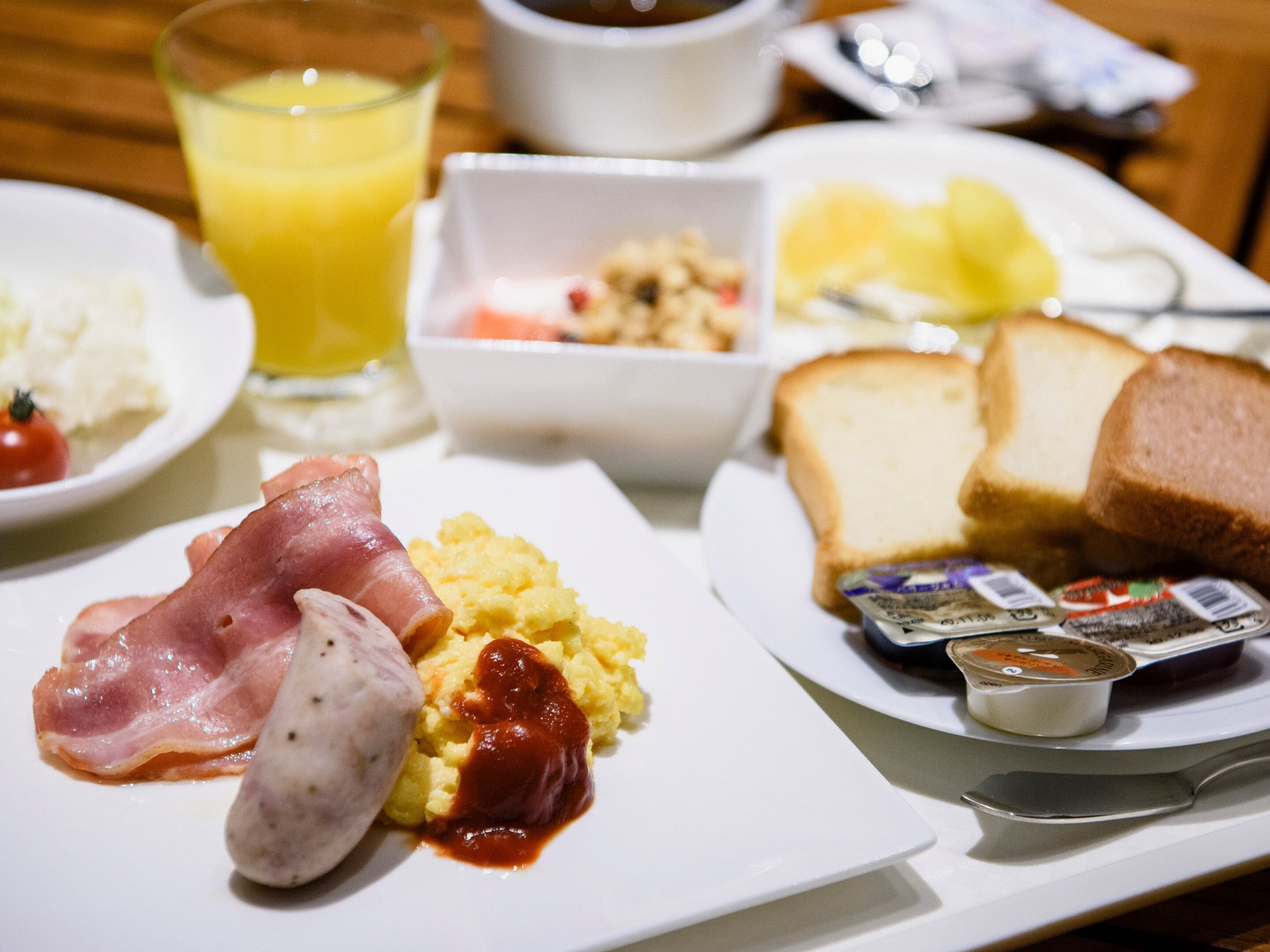 daily continental breakfast (jpy 1000 per person)