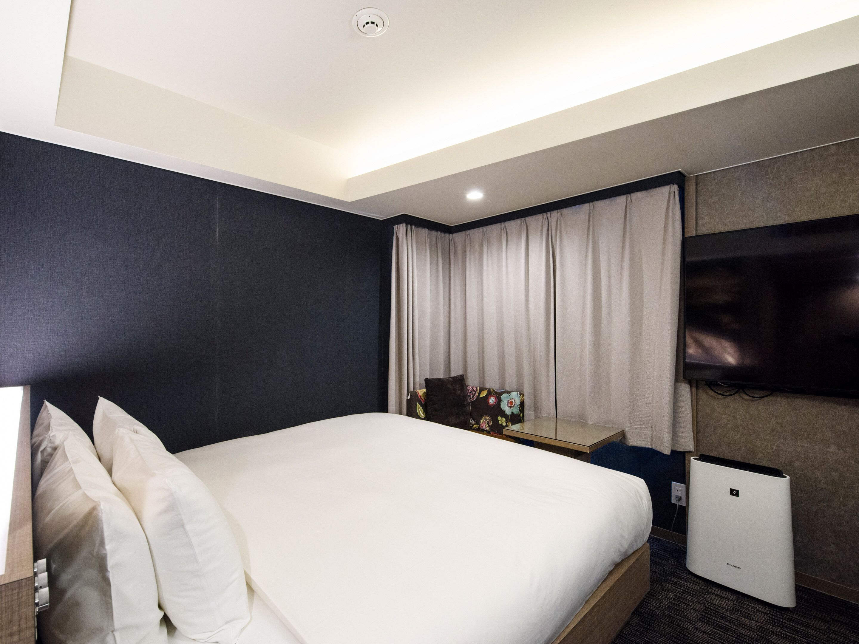 superior double room, non smoking | minibar, free wifi, bed sheets