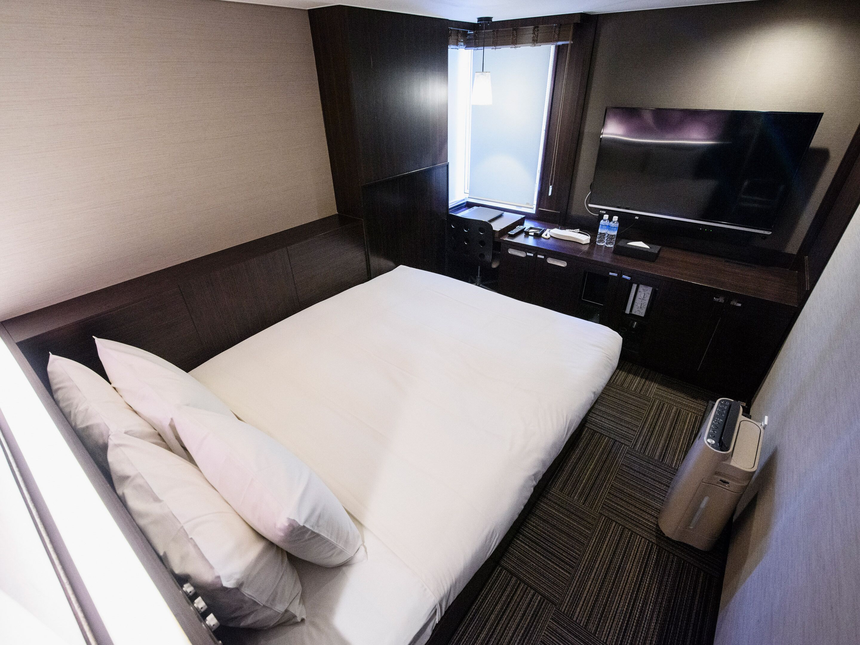 minibar, free wifi, bed sheets