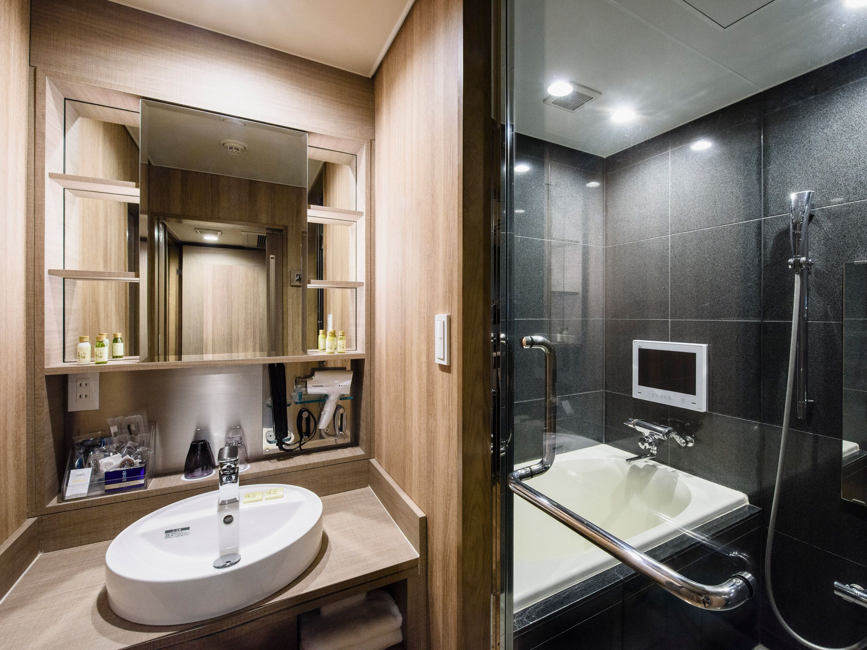 superior double room, non smoking | bathroom sink