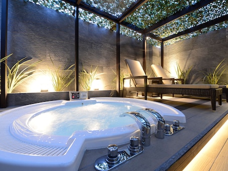 Penthouse, Non Smoking | Private spa tub