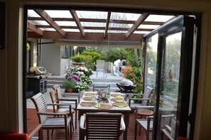 Restaurant - Terry and Cindy's B&B (Auckland)